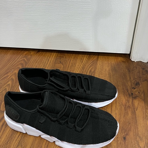 Black Shoes - Picture 2 of 2